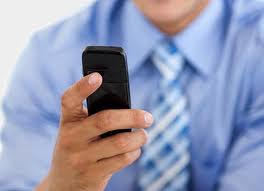 رسائل الموبايل في العيد السعيد هل تبعدنا عن الاهل والاقارب؟ تحقيق موسع