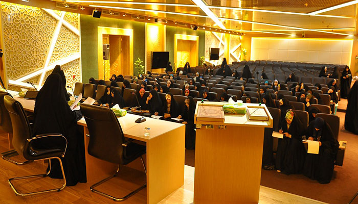 كربلاء :دورة اكاديمية نسائية لاعداد مرشدات اسريات(مصور)