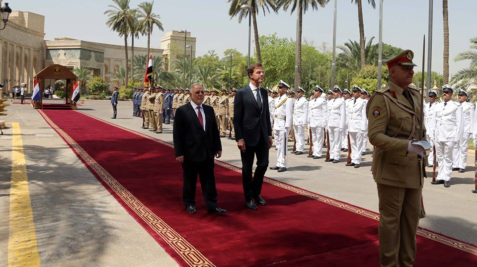 بالصور: العبادي يستقبل نظيره الهولندي ويثمن اسناد حكومة بلاده للعراق