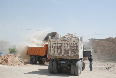 حملة لرفع الانقاض باحياء كربلاء (مصور)