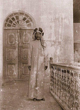 صورة ارشيفية لاول وزير تجارة عراقي في اول حكومة تشكلت في العهد الملكي