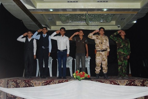 بالصور:اطفال كربلاء يساندون القوات الامنية من خلال عرض مسرحي