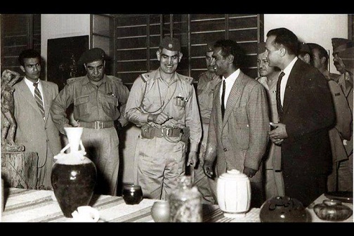 الزعيم عبد الكريم قاسم يفتتح معرض للفن التشكيلي بحضور الاستاذ فائق حسن