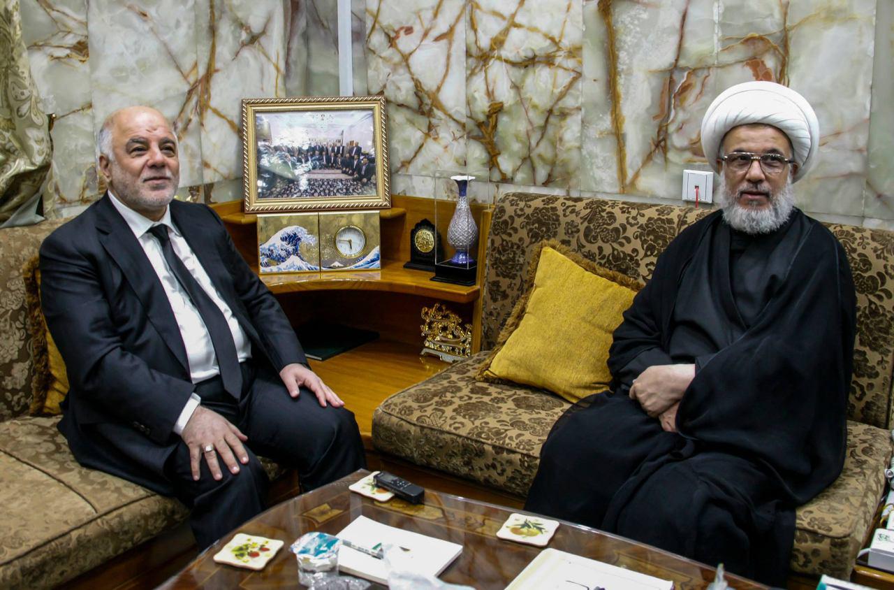 ممثل المرجع السيستاني في كربلاء يستقبل رئيس الوزراء حيدر العبادي