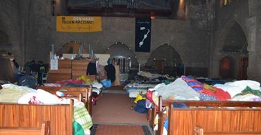 لاجئون عراقيون محتجزون بكنيسة في هولندا يطالبون الحكومة العراقية تأمين عمل أو دخل شهري لهم لكي يعودوا للعراق