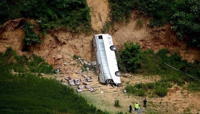 مصرع واصابة 54 شخصاً بإنقلاب حافلة تقل زائرين متوجهين الى كربلاء جنوب ايران