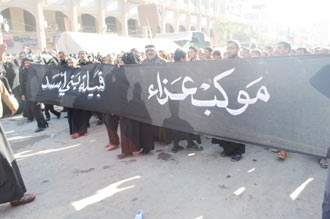 كربلاء:نسوة قبائل بني أسد ومعهن نساء القبائل الأخرى ينطلقن بعزاء يوم مدفن الحسين وأهل بيته