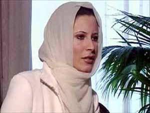 الجزائر تعتقل  عائشة القذافي وتضعها رهن الإقامة الجبرية