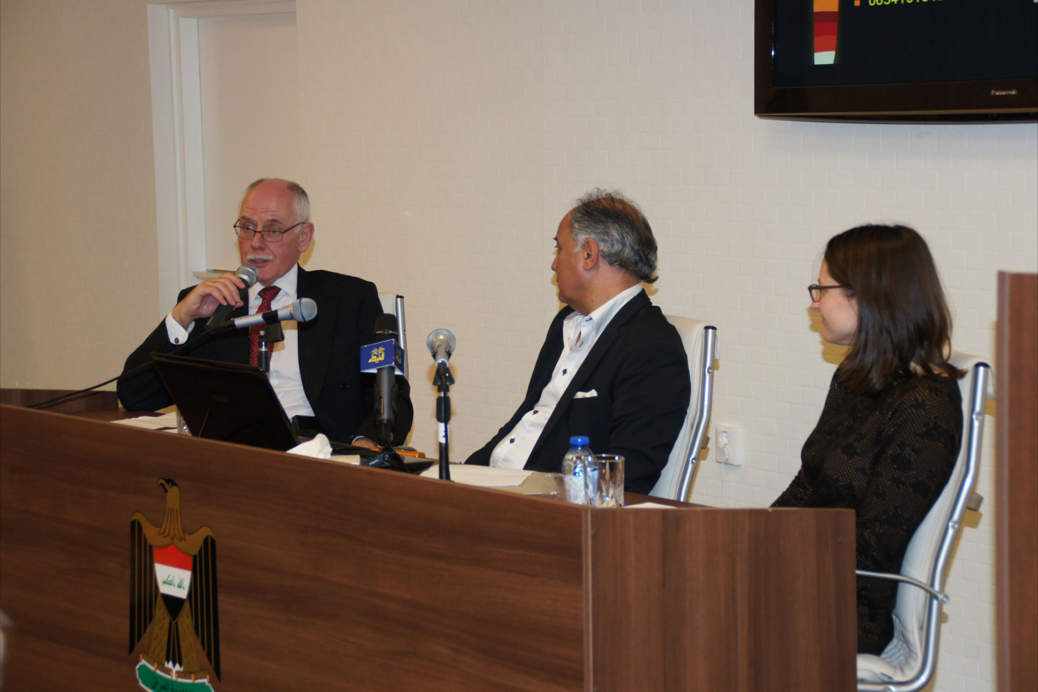 الساحرة بابل ... تسحر لاهاي ..(مصور)