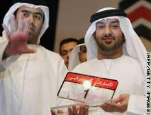 إماراتي يملك أغلى لوحة سيارة في العالم