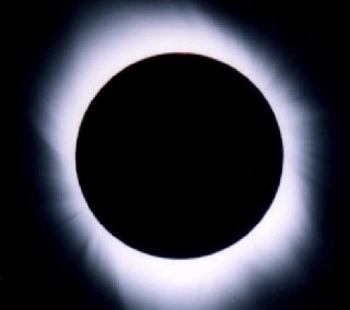 خسوف كلى للقمر تشهده المنطقة العربية الخميس المقبل