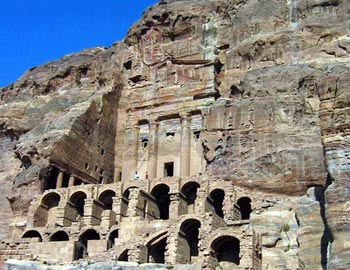 اكتشاف معبد يعود الى ما بعد العصر البابلي في ميسان