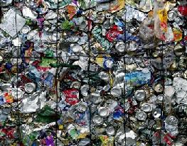 بلديات كربلاء تخصص ساحات كبيرة جدا لجمع النفايات التي تخلفها زيارة الاربعين