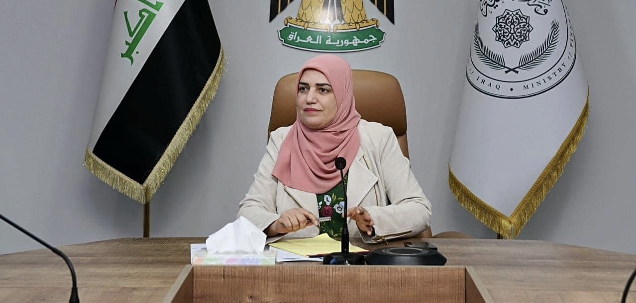 المالية تنفي بشكل "قاطع" إشاعات "الموافقة" على دفع رواتب للسوريين