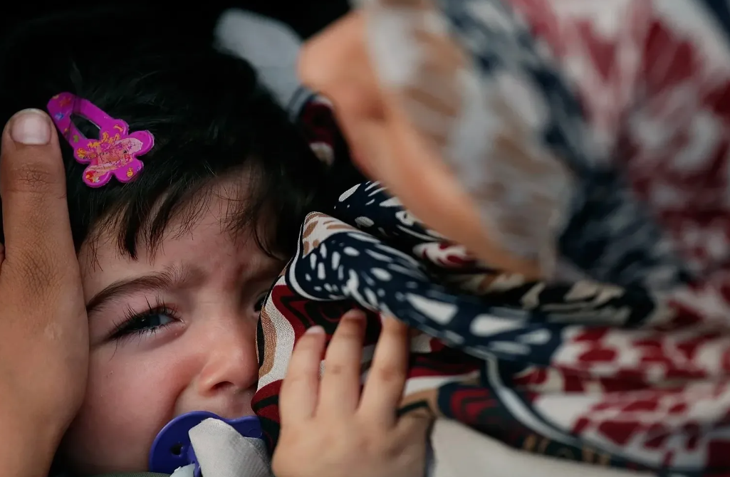 القضاء: امتناع أحد الأبوين عن تسليم الطفل للآخر جريمة عقوبتها الحبس أو الغرامة