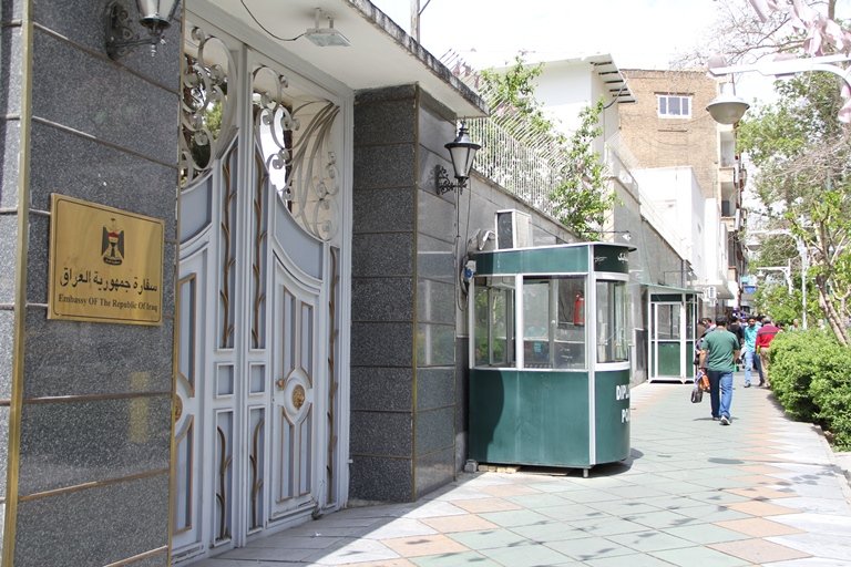 السفارة العراقية في طهران تخصص أرقام طوارئ لتقديم الدعم للعراقيين