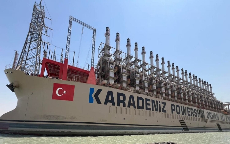 بدء تزوّد العراق بالكهرباء من السفينة التركية