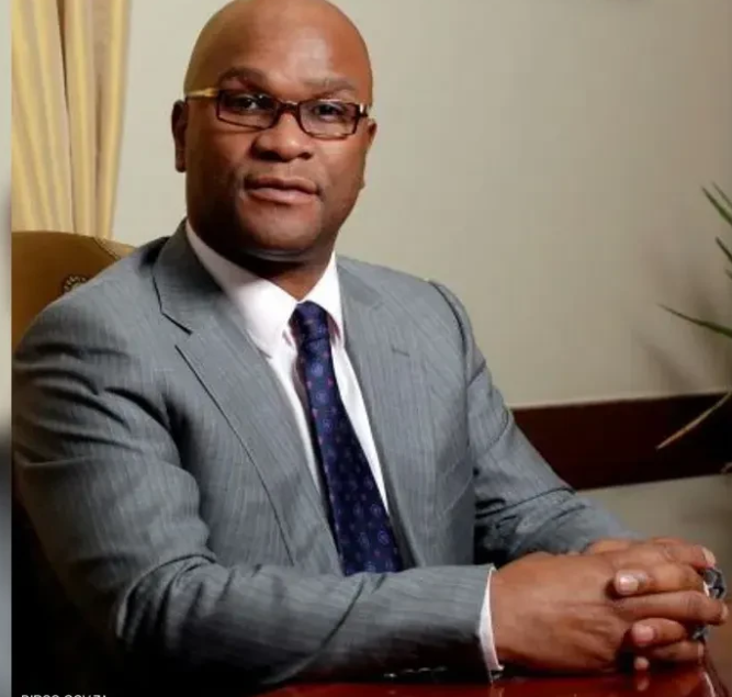 العثور على سفير جنوب إفريقيا ميتاً بعد سقوطه من فندق