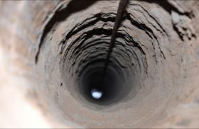 طفلة بعمر 7 سنوات تنتشل أخاها الصغير من بئر بعمق 35 متر