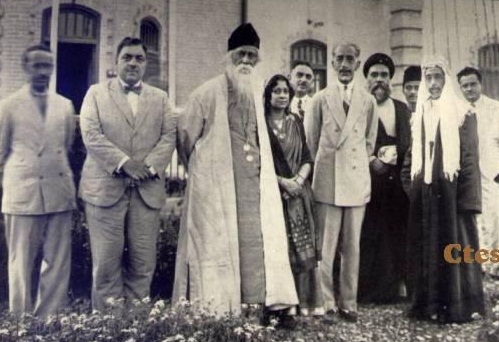 صورة ارشيفية لاستقبال ملك العراق للشاعر الهندي  روبندرونات طاغور في بغداد