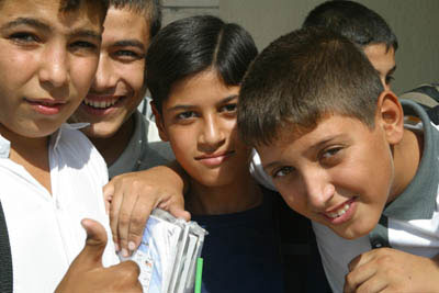 ادارات المدارس في كربلاء تسرب الطلبة بعد الدرس الاول من المدارس واولياء امورهم يعترضون بسبب بقاء ابنائهم في الشوارع