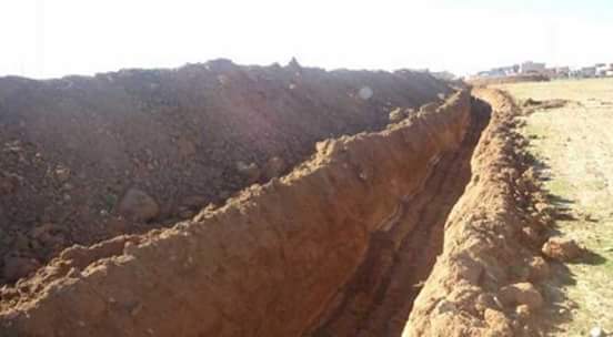 بالصور:فصيل قتالي تابع للعتبة الحسينية يُنجز اكثر من 45كم من خندق كربلاء الامني