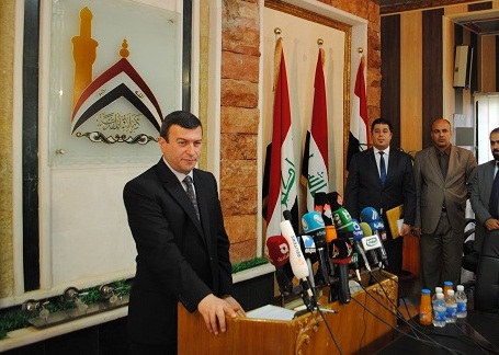 محافظ كربلاء من بين (15) محافظاً يكشف عن ذمته المالية للنزاهة و(52) نائباً من اصل 325 يكشفون عن  ذممهم المالية