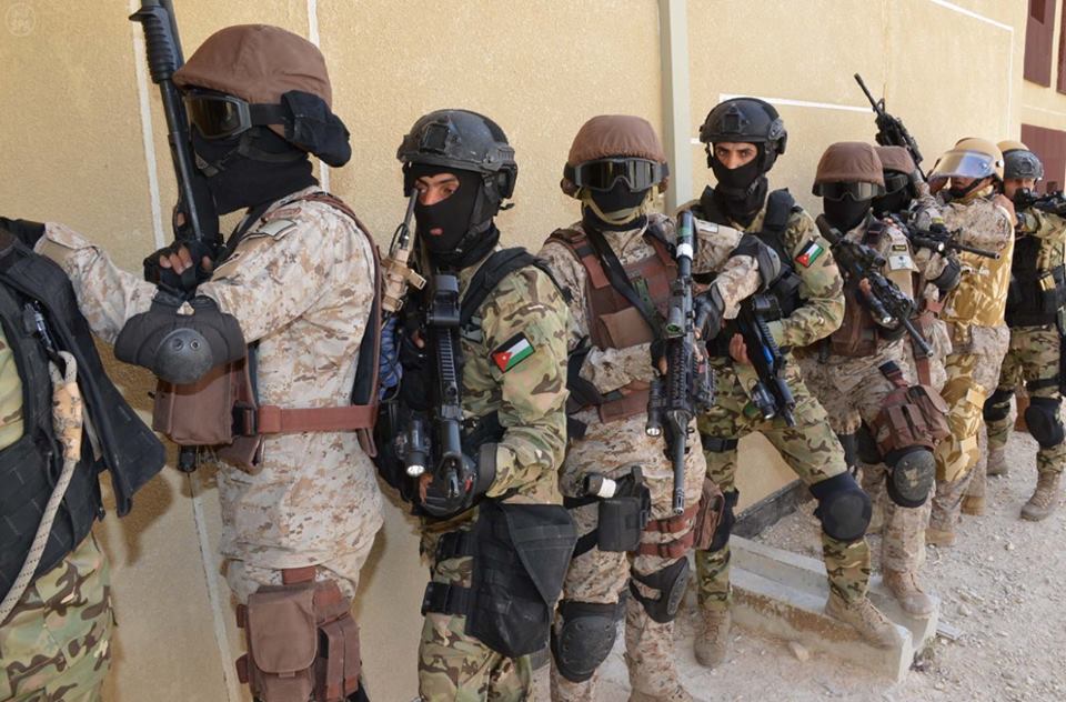 الاردن تنشر الآلاف من قواتها على الحدود مع العراق