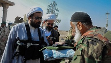 بالصورة :رجل ثمانيني يواجه الدواعش بصدره المكشوف ويبيدهم عن بكرة أبيهم