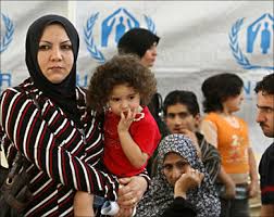 وزارة الهجرة والمهجرين توزع اكثر من (1300 ) حصة من النفط الابيض وتسجل (901 ) عائلة نازحة جديدة في السليمانية