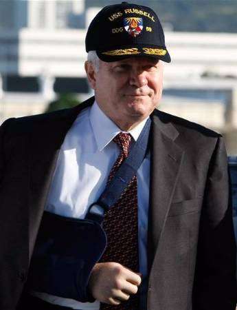 جيتس "يأمل" سحب مزيد من القوات من العراق بعد توقف