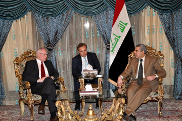 نائب رئيس الجمهورية الدكتور خضير الخزاعي يستقبل في مكتبه السفير الامريكي جيمس جيفري