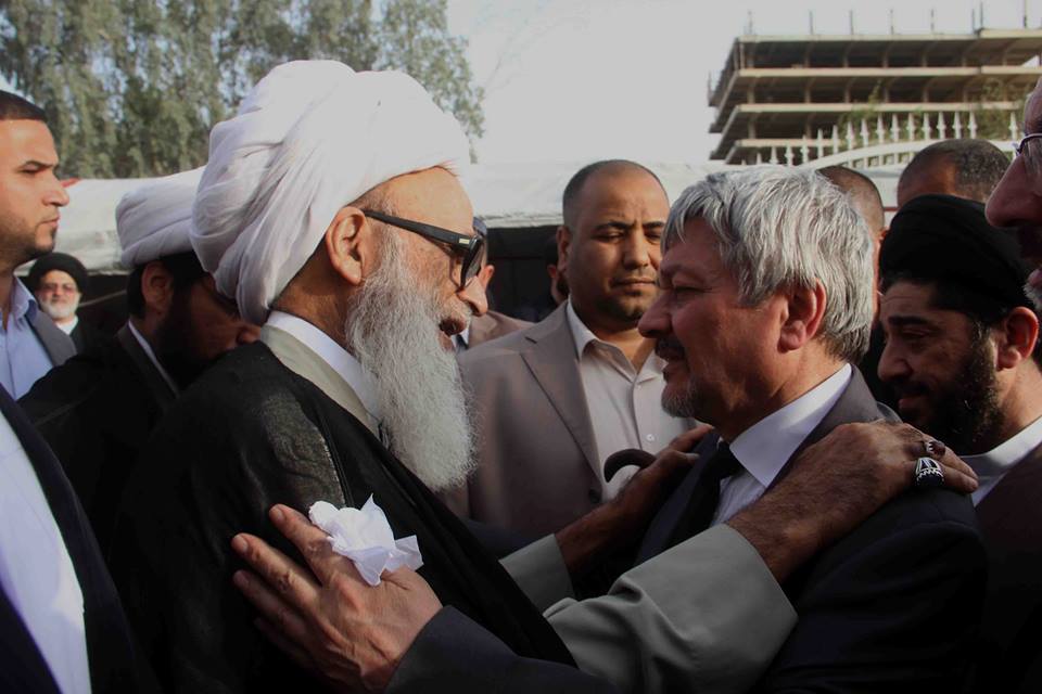 بالصور: المرجع النجفي يحضر مجلس فاتحة عميد أسرة السادة آل بحر العلوم