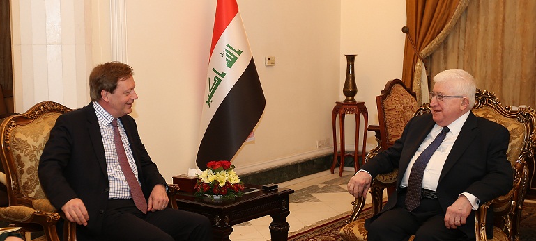 معصوم يلتقي بالسفير البريطاني بخصوص دعم معركة العراق ضد الارهاب