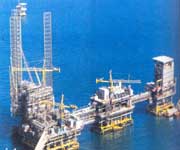 تراجع النفط الى 98 دولارا مع ازدياد مخزونات الخام الامريكية