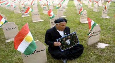 المجرم عزة الدوري يعزي مسعود بارزاني  بوفاة شقيقته