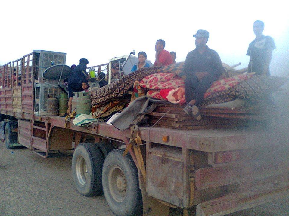 بالصور :نزوح جماعي لعوائل الفلوجة