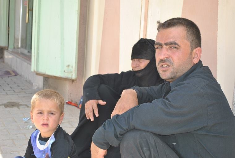 اصحاب الفنادق في كربلاء يسكنون النازحين مجانا ويكشفون عملية فساد باسكانهم +وثيقة