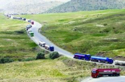 صحيفة امريكية : عائدات تهريب النفط إلى إيران تذهب إلى حزبين حاكمين وشركات تابعة لهما