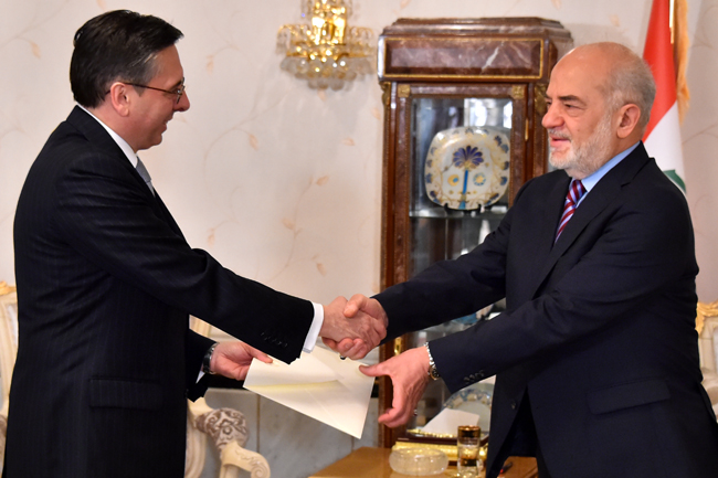 الجعفري يتسلم أوراق اعتماد السفير الإيطالي الجديد