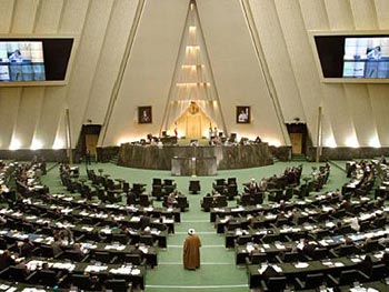 البرلمان الإيرانى ينتهي من اعداد خطة تجبر الحكومة العراقية دفع تعويضات حرب العراق وإيران