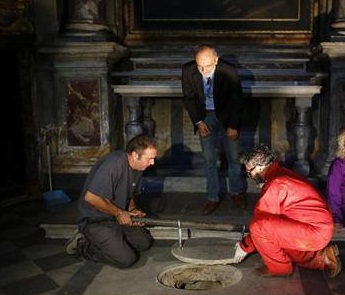 فتح مقبرة قديمة في ايطاليا بحثا عن صاحبة لوحة الموناليزا