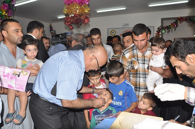 انطلاق حملة تلقيح شلل الأطفال في كربلاء من اماكن تواجد النازحين (مصور)