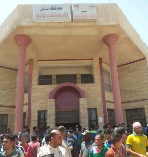 بالصور:متظاهرون جنوب الحلة يقتحمون مبنى قائممقامية الهاشمية ويجبرون القائممقام على الاستقالة