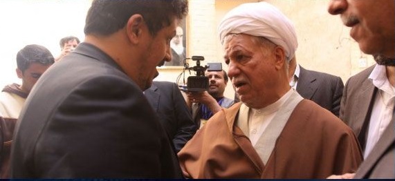 بالصور : اللحظات التي ودع فيها هاشمي رفسنجاني ابنه الى السجن