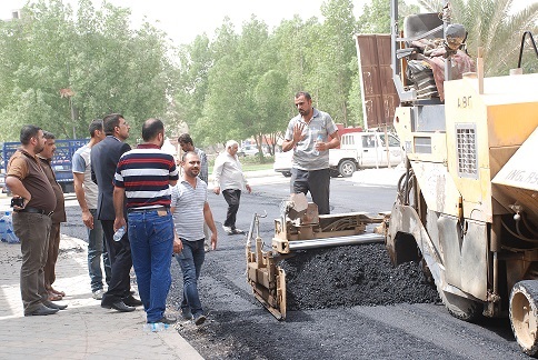 وزير البلديات تسخير كل الإمكانيات لإعادة اكساء الطرق في كربلاء