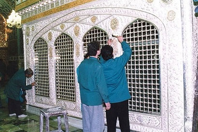 ضريح الامام الرضا عليه السلام بين الاصالة والتجديد وتبديله خمس مرات خلال 450 عام (تقرير مصور)