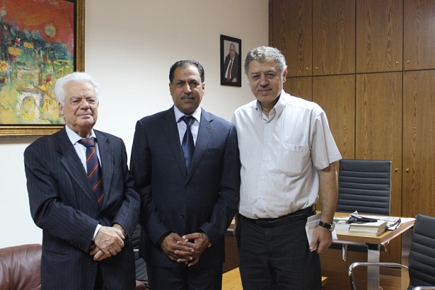 الدكتور ميشال خليل يزور ويبارك افتتاح المركز الثقافي العراقي في بيروت