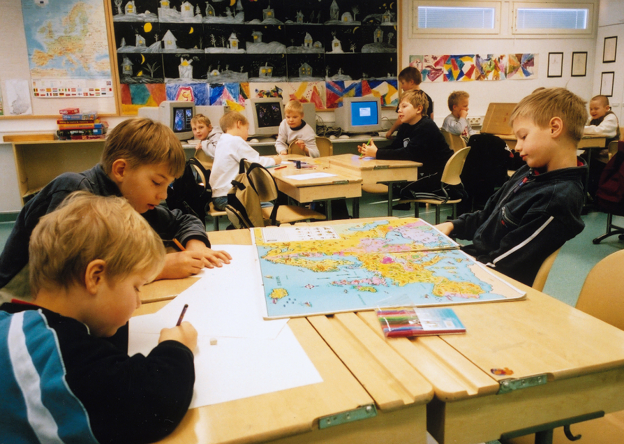 فنلندا.. أول دولة ستلغي جميع المواد الدراسية