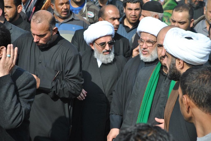 بالصور:ممثل المرجع السيستاني في كربلاء يتجول بين المواكب الحسينية ويؤدي صلاة الجماعة في مدن الزائرين